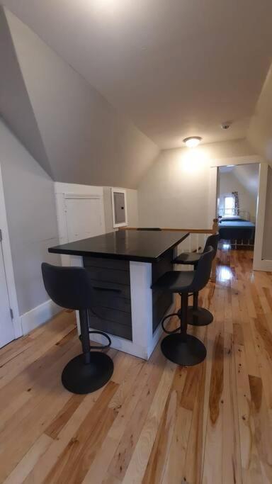 Guest Suite In Historical District Gloucester Exterior photo